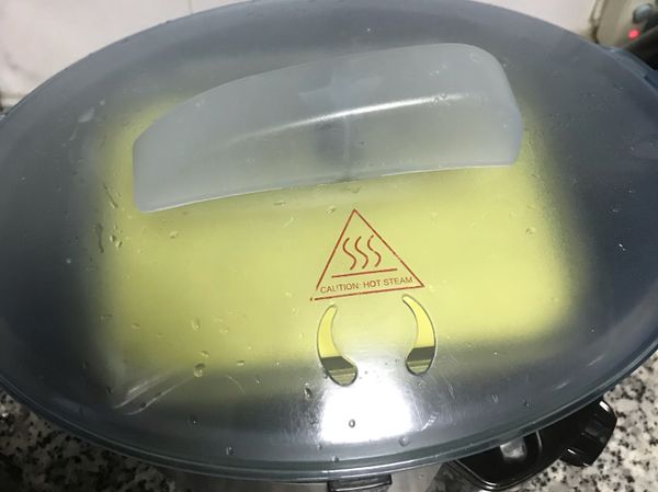 滾水入鍋蒸35分鐘，到中間沒有白點。