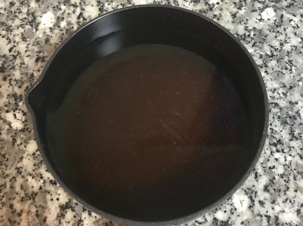 粉粿冷藏時，就將糖和水煮滾放冷即可；兩種糖的比例可以自行調整喔～