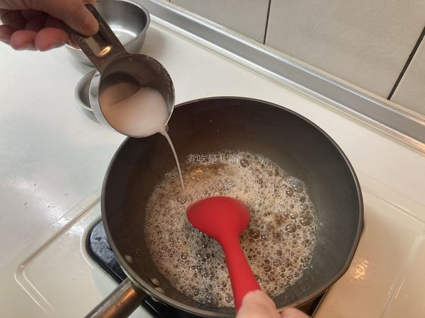 加入太白粉水，和勻，煮開後關火