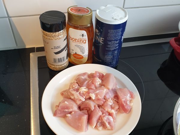 備料
雞腿肉切塊