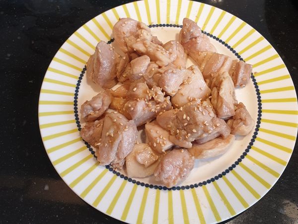 裝盤撒點白芝麻即可食用