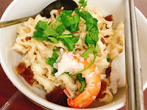 👉🏻蔭瓜一片切丁
👉🏻李鼎記蠔油一大匙
👉🏻花枝、鮮蝦、香菜、眷村麵條。