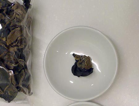 乾木耳加水泡開 (多泡一些冰箱保存放，可保鮮3~5天，炒菜燉肉...)