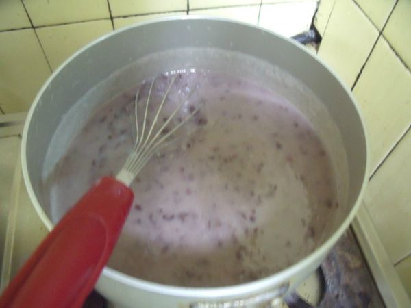 攪拌均勻後,放涼(家裡沒有太多模型,所以直接放在鍋裡放涼)。