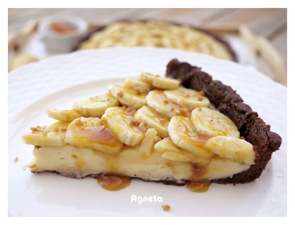 [組合] 最後的最後，將焦糖液淋在香蕉塔上面就大功告成啦！！
(也可以灑上一些核桃碎粒增加更豐富的口感)
(當然再來一球冰淇淋就更棒～)