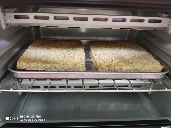 烤麥麵包呈點金黃色就可以了