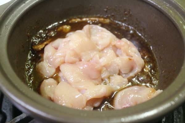 下醃好的雞肉片