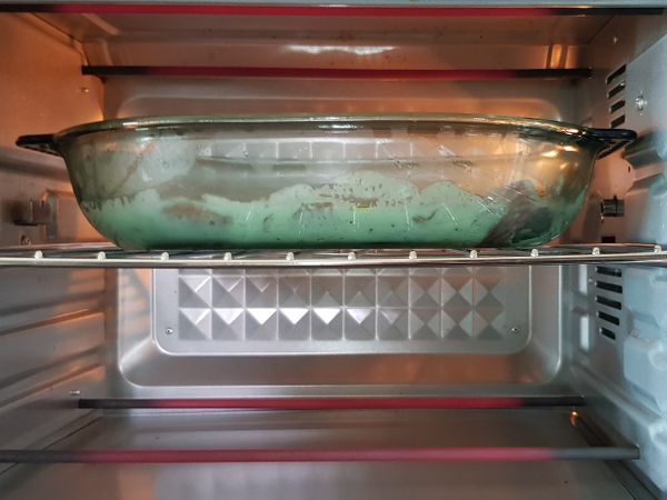 放回烤箱，繼續用上下火模式，上下火各180°C，烤10分鐘。