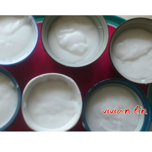 將麵糊分裝到小碗 裝到7分滿