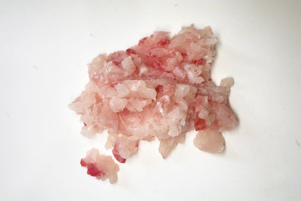 魚肉剁碎(略有碎塊狀)