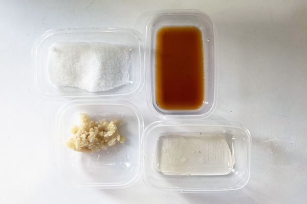 把靈魂醬汁攪拌均勻。