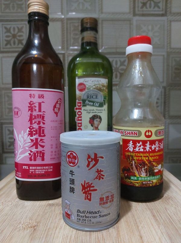 牛頭牌沙茶醬是這道菜的靈魂，加幾匙就達到畫龍點睛的功效，女兒說超級好吃，一上桌立馬秒殺😋