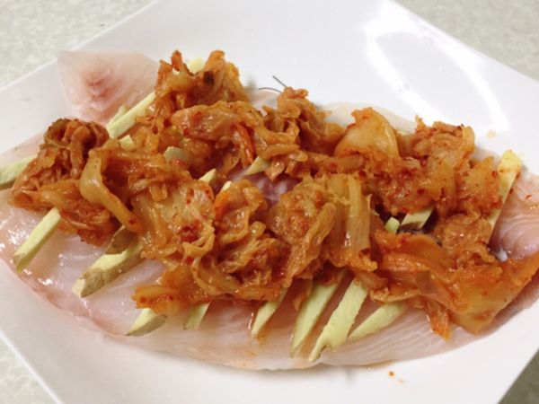 上泡菜，可以按照個人喜好增量或減量。