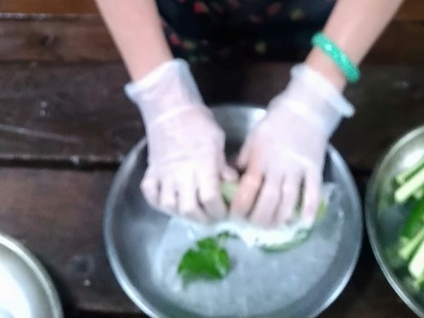 將薄餅捲起來即可