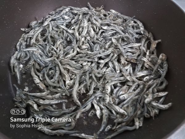 魚干煸炒到上色