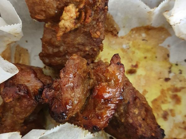 梅花肉切稍微厚的薄片～
肉類醃好《一天》
用‘’少量‘’地瓜粉抓均勻

氣炸鍋
180度12分
翻面
180度8分
200度3分
中途可以適時拉出來看看