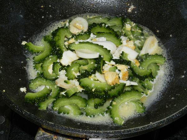 最後下苦瓜，調味起鍋