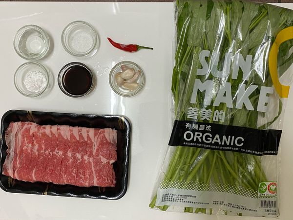 備菜-
空心菜 - 切段
蒜頭 - 切末
辣椒 - 切片