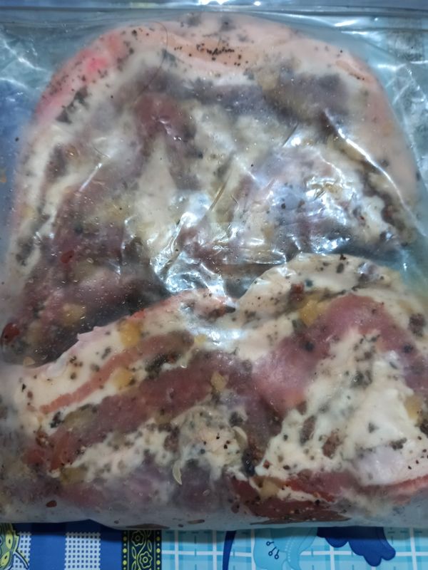 將醃好的肉放入夾鏈袋裡放冰箱，冷藏或冷凍3~5天等入味