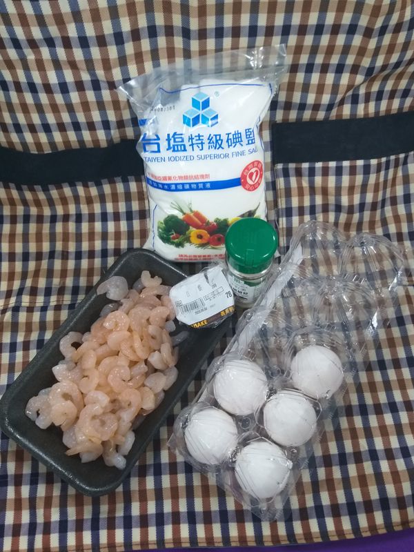 蛋，蝦仁，胡椒粉，鹽  這是食材