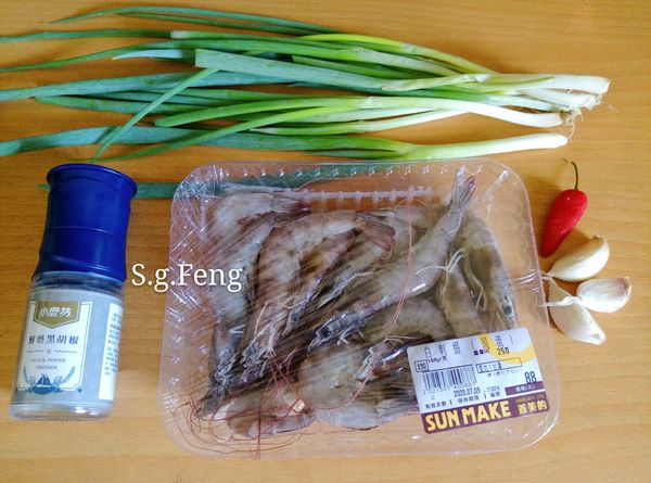 1.準備食材，清理與清洗之。