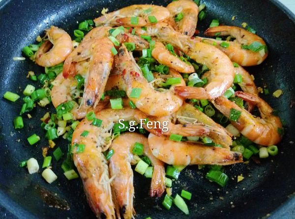 9.將蔥花拌至轉綠即可關火。