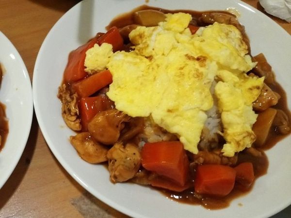 可簡單煎個蛋包,不僅擺盤好看更增添美味哦