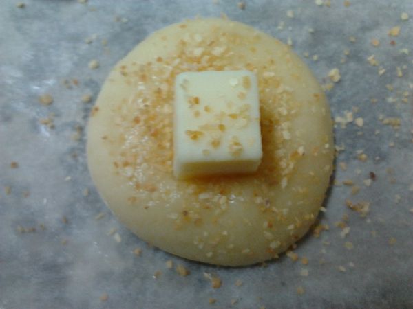 灑上蒜味粉~放入烤箱~烤15分~完成