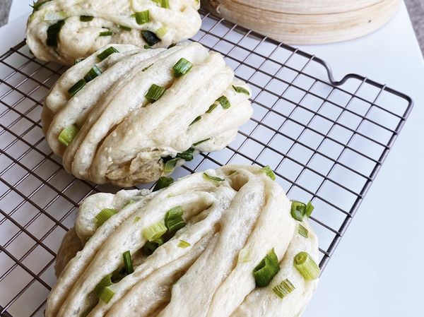 蒸起來速度真的很快，用大火蒸籠蒸10分鐘就可以出爐了！