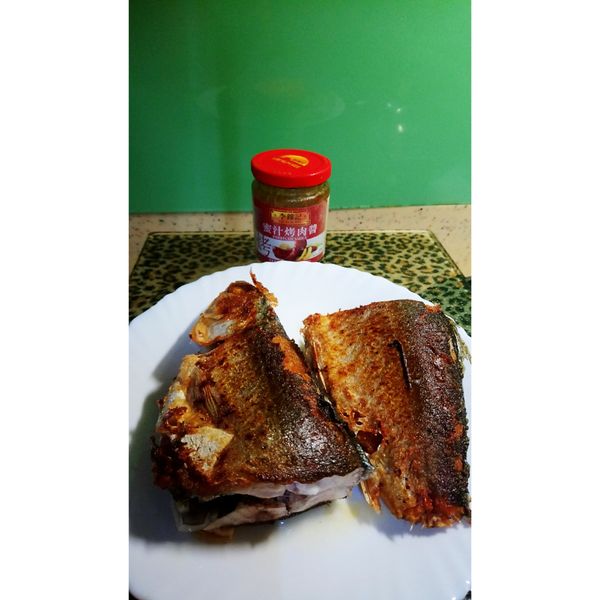 再加1/3罐
李錦記蜜汁烤肉醬
水適量調勻燒2分鐘
收汁即可品嚐囉！