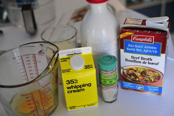 所有蛋液材料混合均勻後備用。