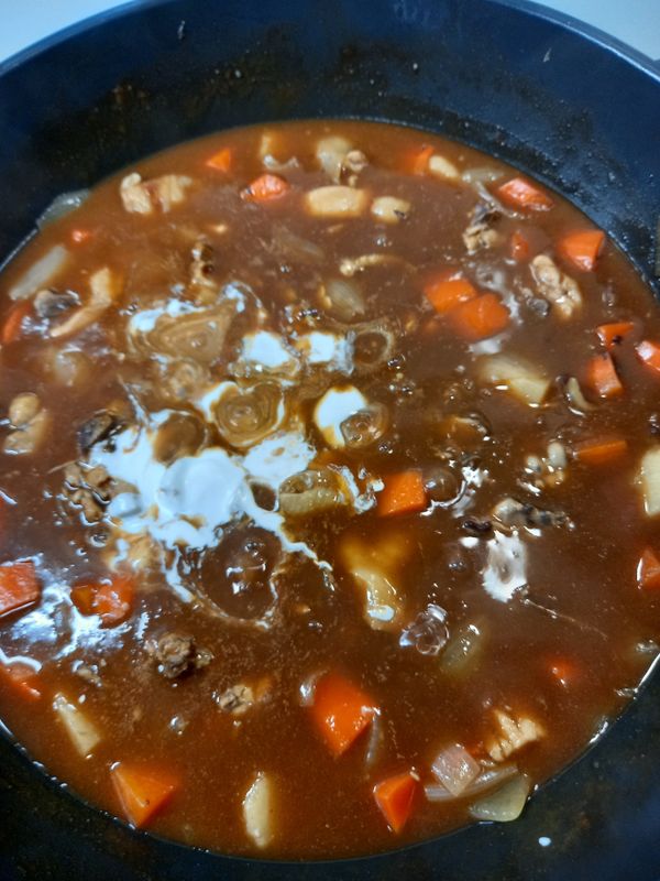 最後加上椰奶增加香氣，即可上桌品嚐