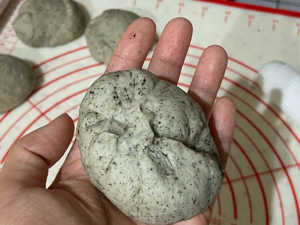 類似包餃子的感覺將它黏起來再回到七步驟，但我喜歡第六個步驟