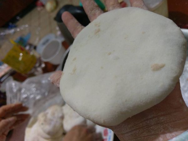 包好後把收口的地方放下面並壓扁。就完成了!