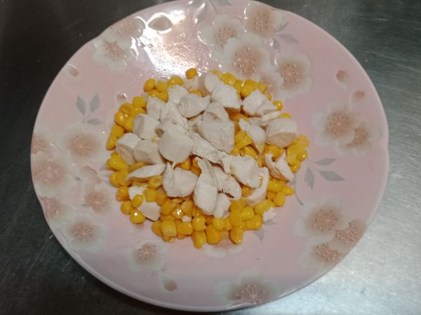 簡單的調味即可上菜，炒熟即可盛盤
是一道大人小孩都喜歡的料理簡單又方便製作 ，夏天吃也很開胃。
新手也可以簡單料理喔