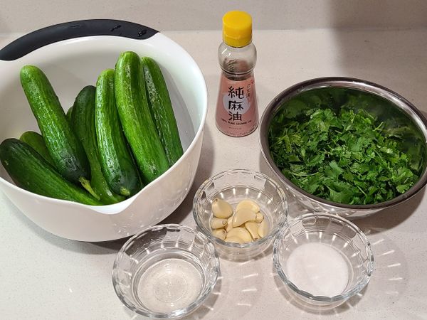 準備食材
鹽巴.黑麻油忘記入鏡