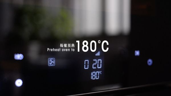 預熱焗爐180度