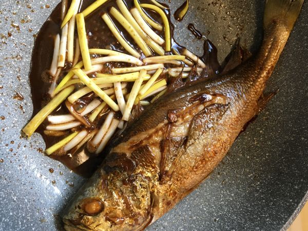 放入蔥段煮滾即可😋