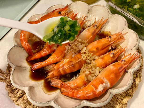 再淋上自製蔥油，就完成囉！