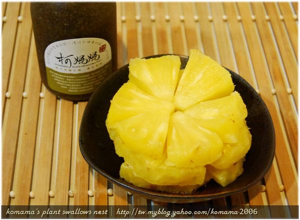 事先準備黑木耳養生露、鳳梨片與果汁機等料理食材與器具。