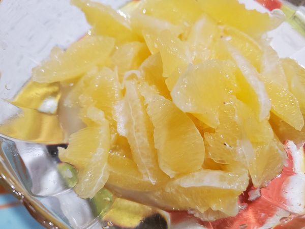 將檸檬取去果肉