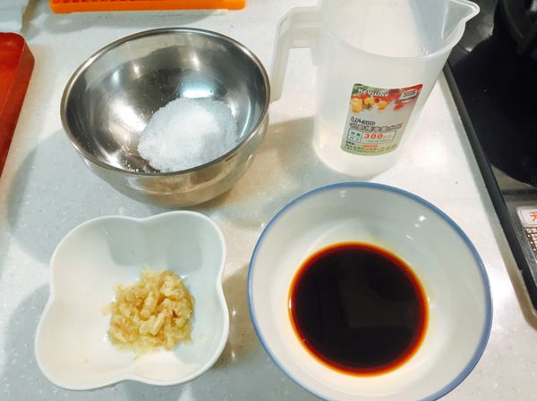 備料，混勻攪拌備用