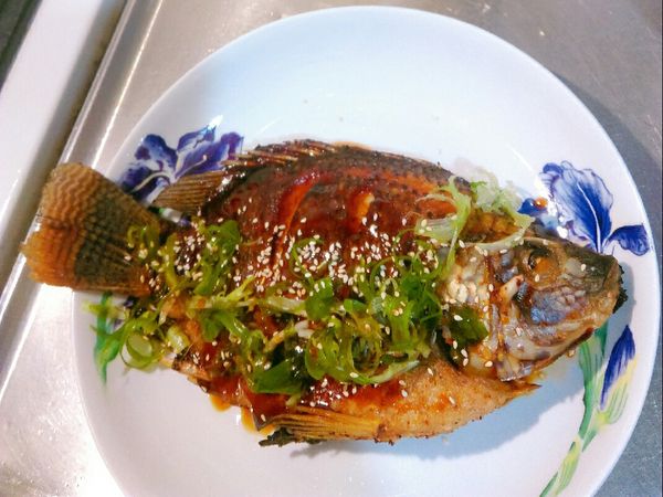 擺上蔥絲
灑上白芝麻

烤箱或微波爐
加熱5-8分鐘 即可享用