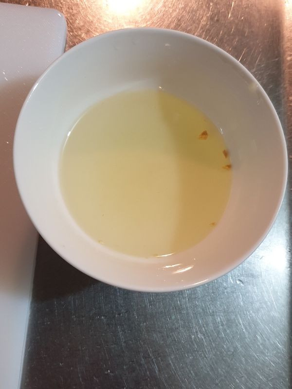 蒜油、蒜酥就完成了。鍋中剩餘的油可以接著炒菜