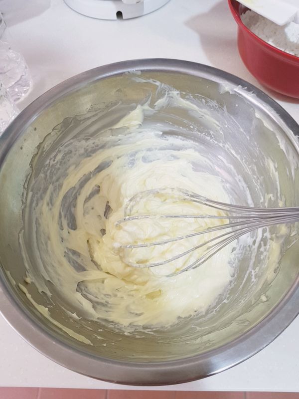 加入鮮奶油混合均勻
