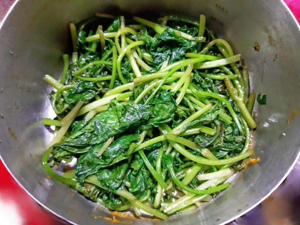 燙好撈起，加大骨粉拌勻即可。