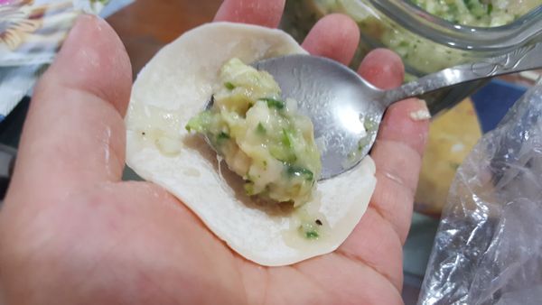 每次以一湯匙為分量包入