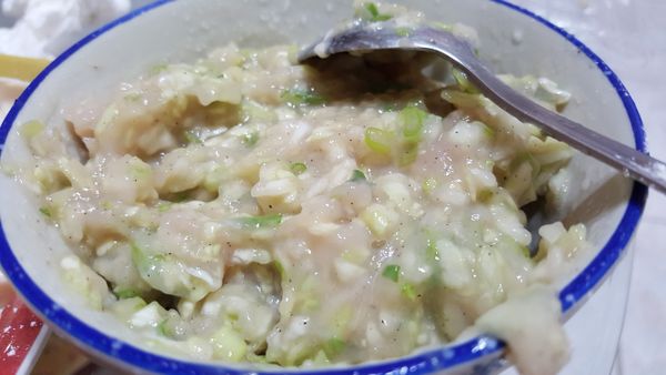 拿出來就可以開始包水餃囉