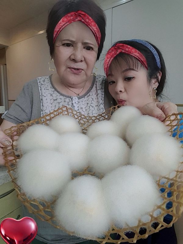 把毛豆腐輕輕拔下來