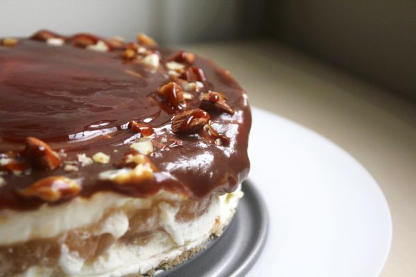 我拿來淋在自製的生乳酪上面，好好吃！
焦糖蘋果生乳酪食譜： https://icook.tw/recipes/351131